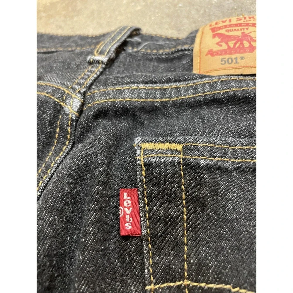 Levis 501 Jeans Mens 30x30 Dark Blue Denim Button Fly Straight Leg Shrink-to-Fit